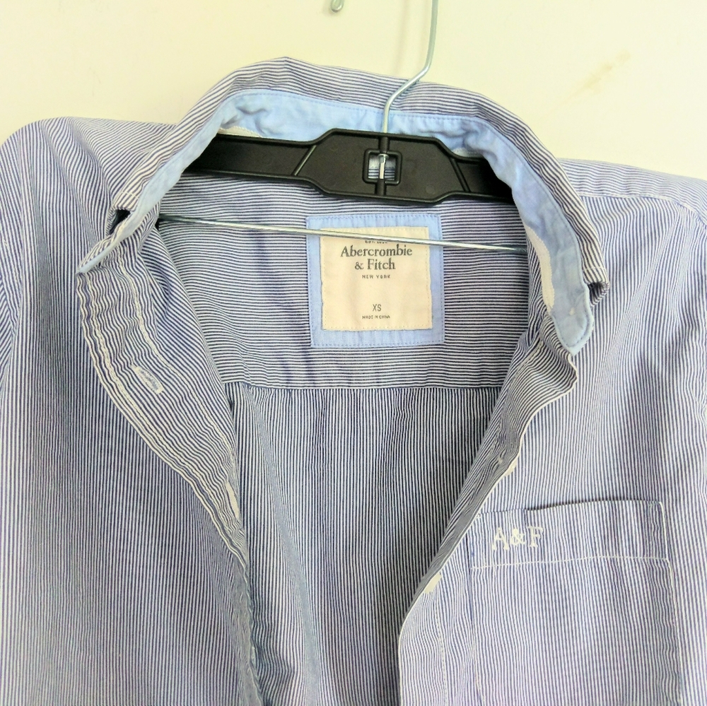 3/12 A&F blue white button down shirt  curvy wa… - Picture 10 of 14
